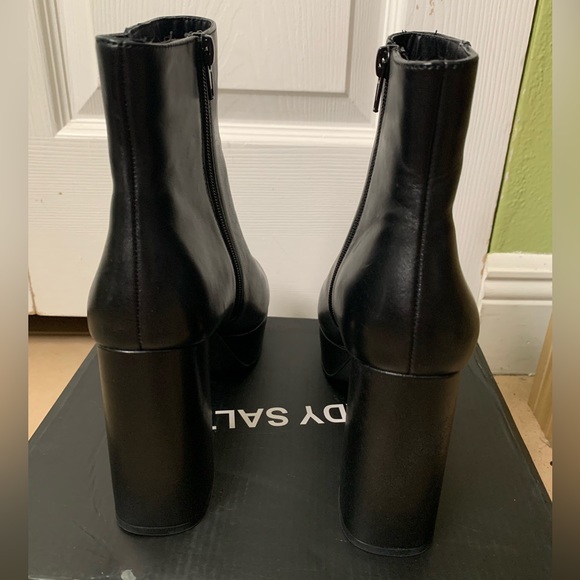 Steve Madden Grate Black Leather Booties - Picture 5 of 6